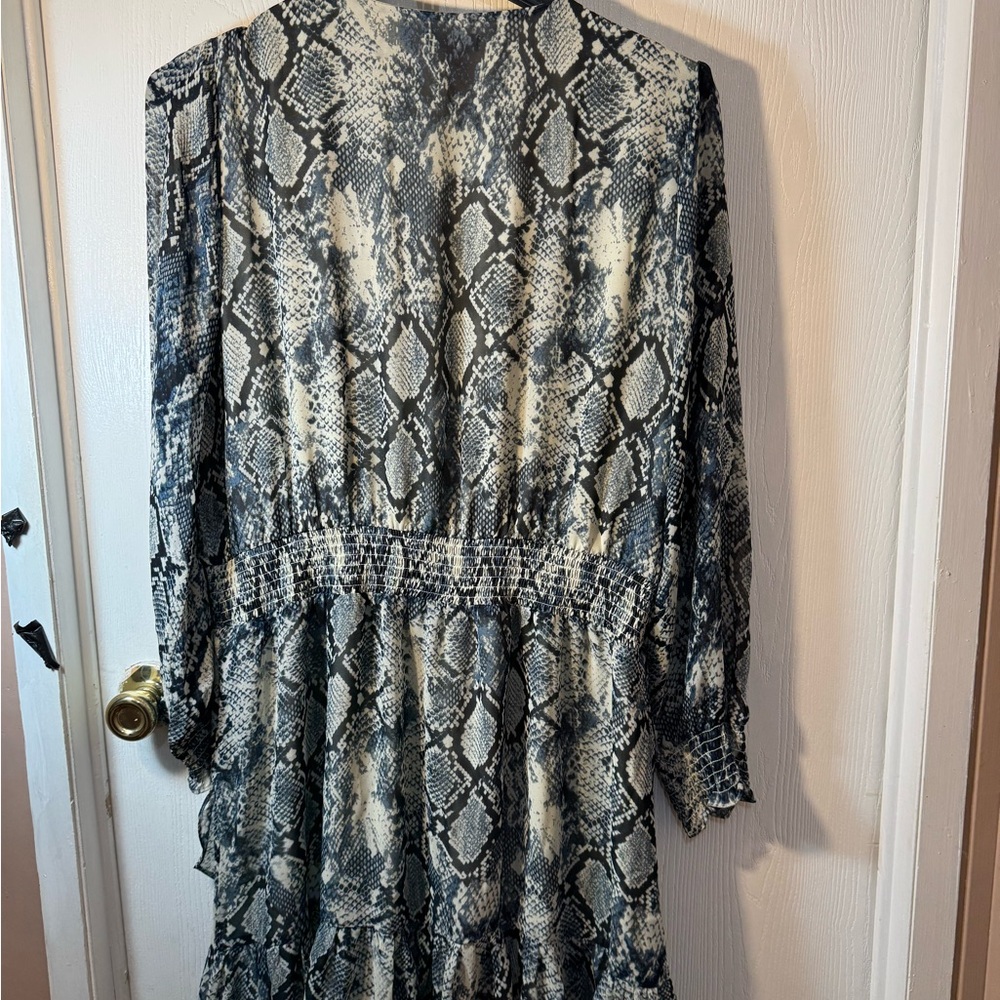 Vince Camuto Black and Cream Long Sleeve Dress